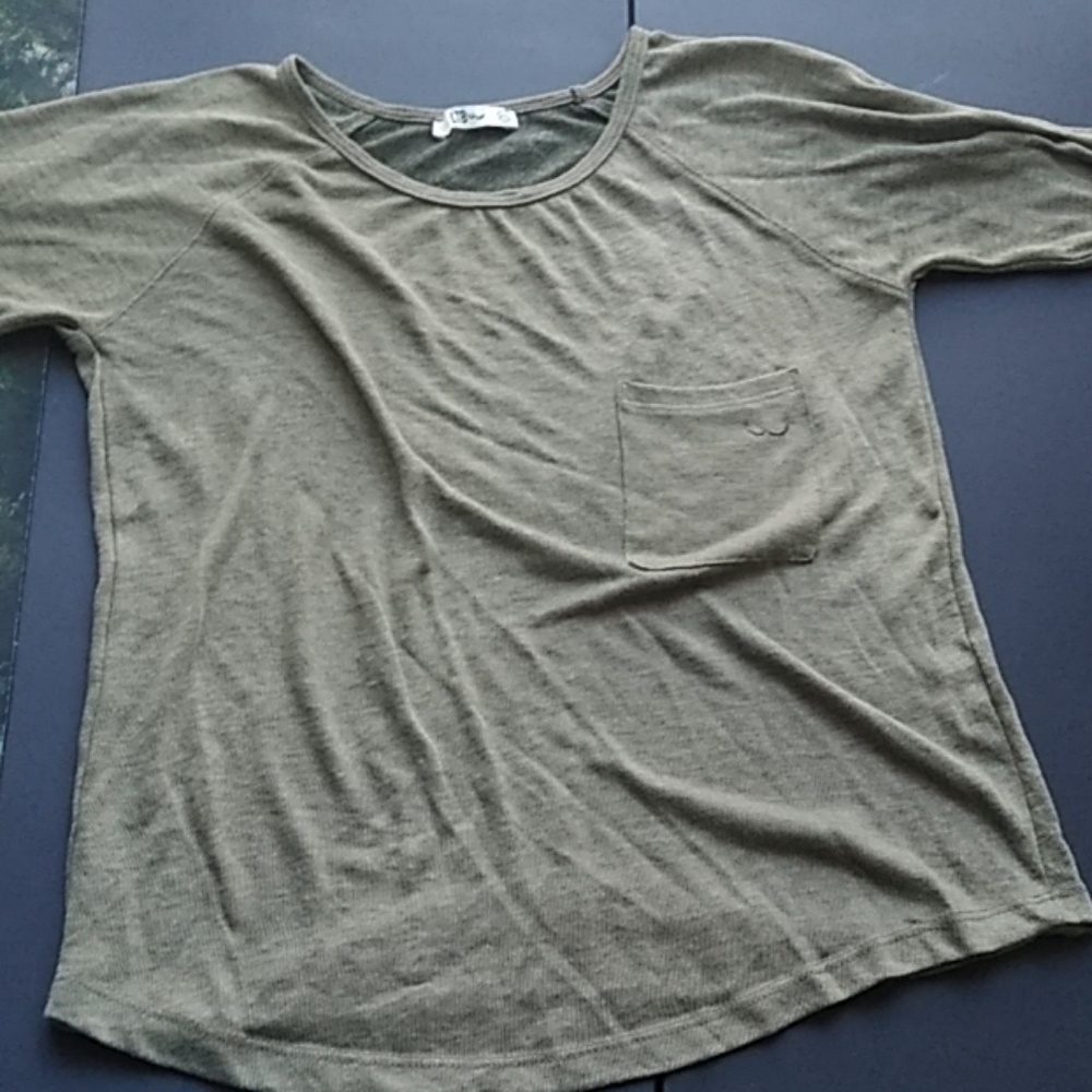Long sleeve perfect for spring/ olive green color/